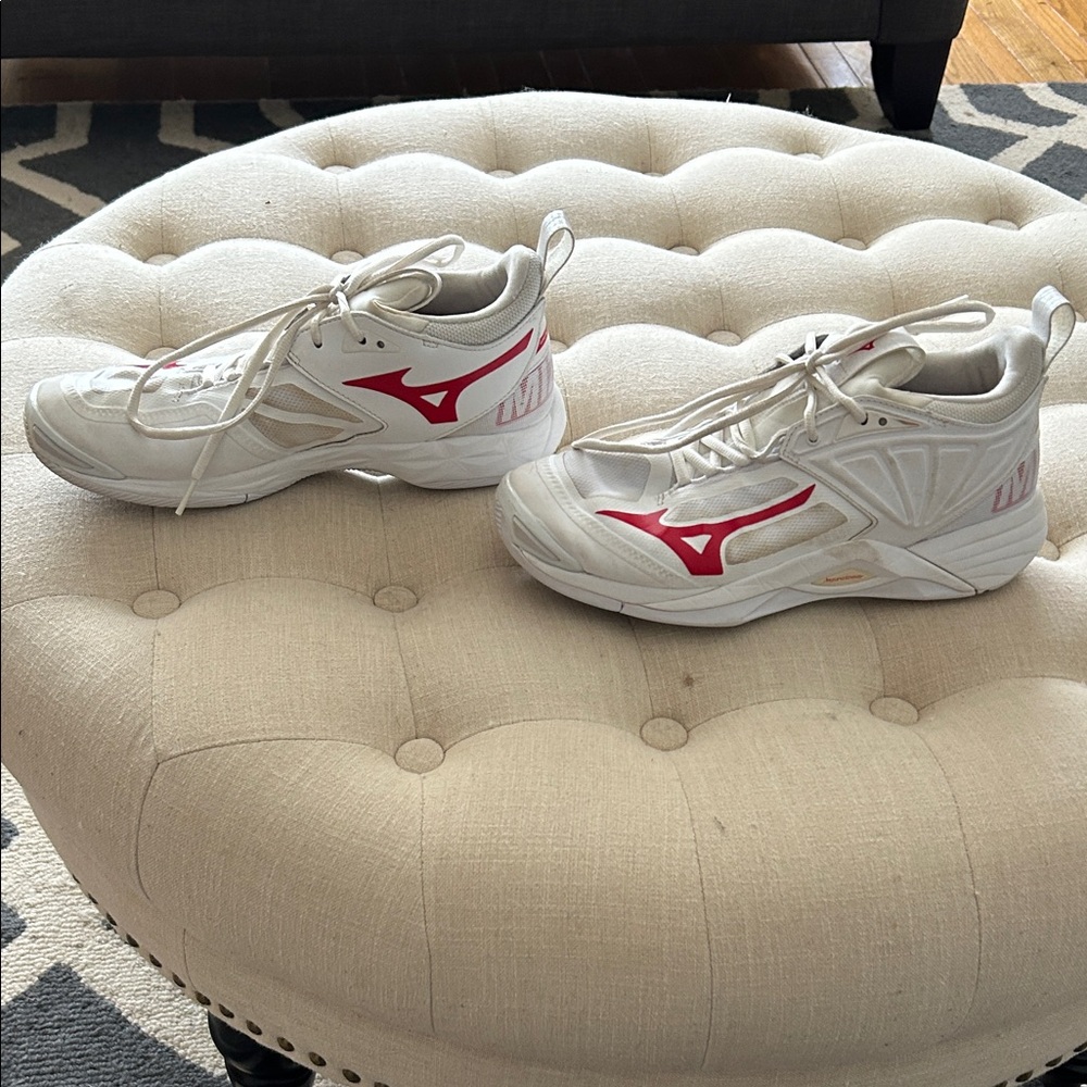 Mizuno Volleyball Sneakers in White and Red